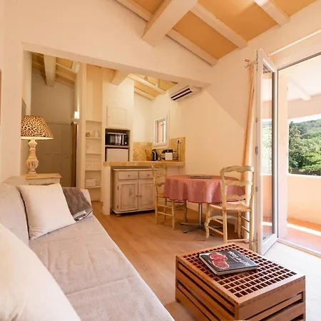 Peaceful Haven With Terrace And Parking Apartamento
