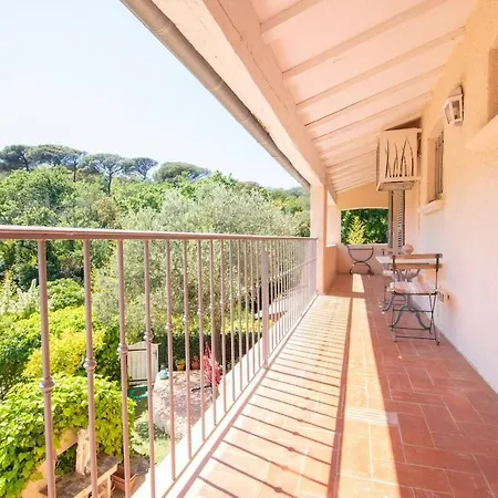 Apartamento Peaceful Haven With Terrace And Parking Saint-Tropez